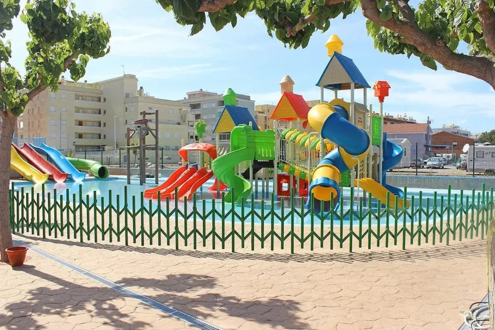 Camping y Bungalows Monmar