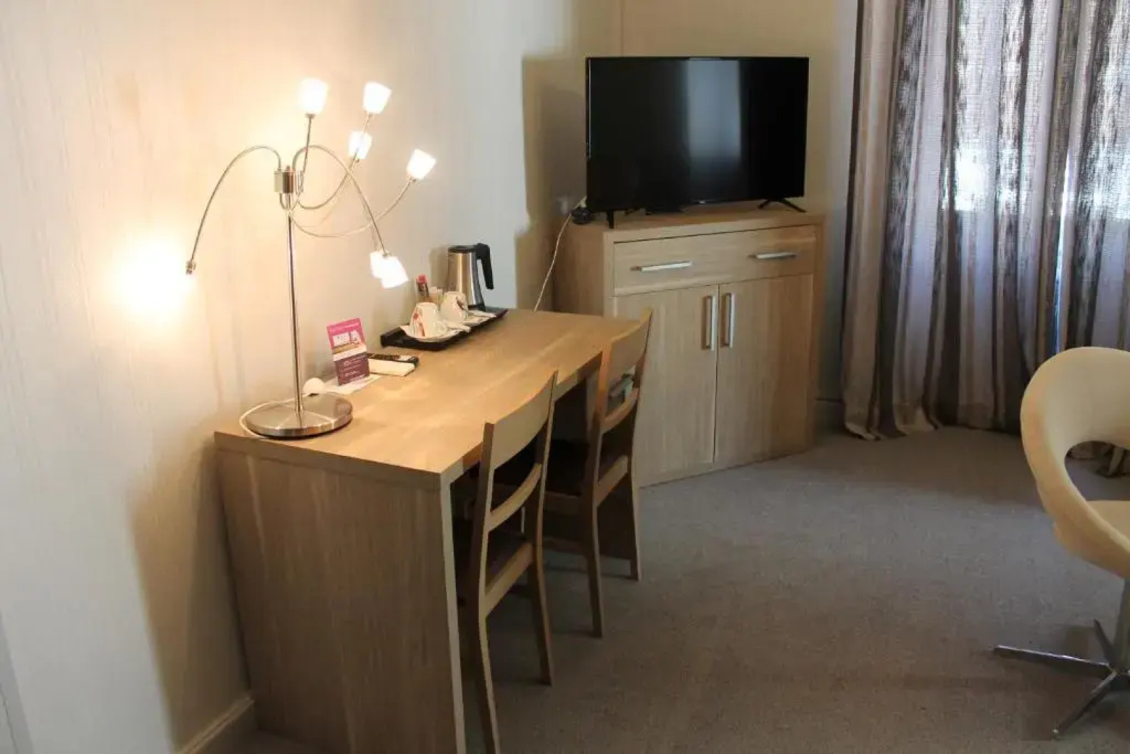 Logis Hotels  Auberge De La Tour   Hôtel Et Restaurant