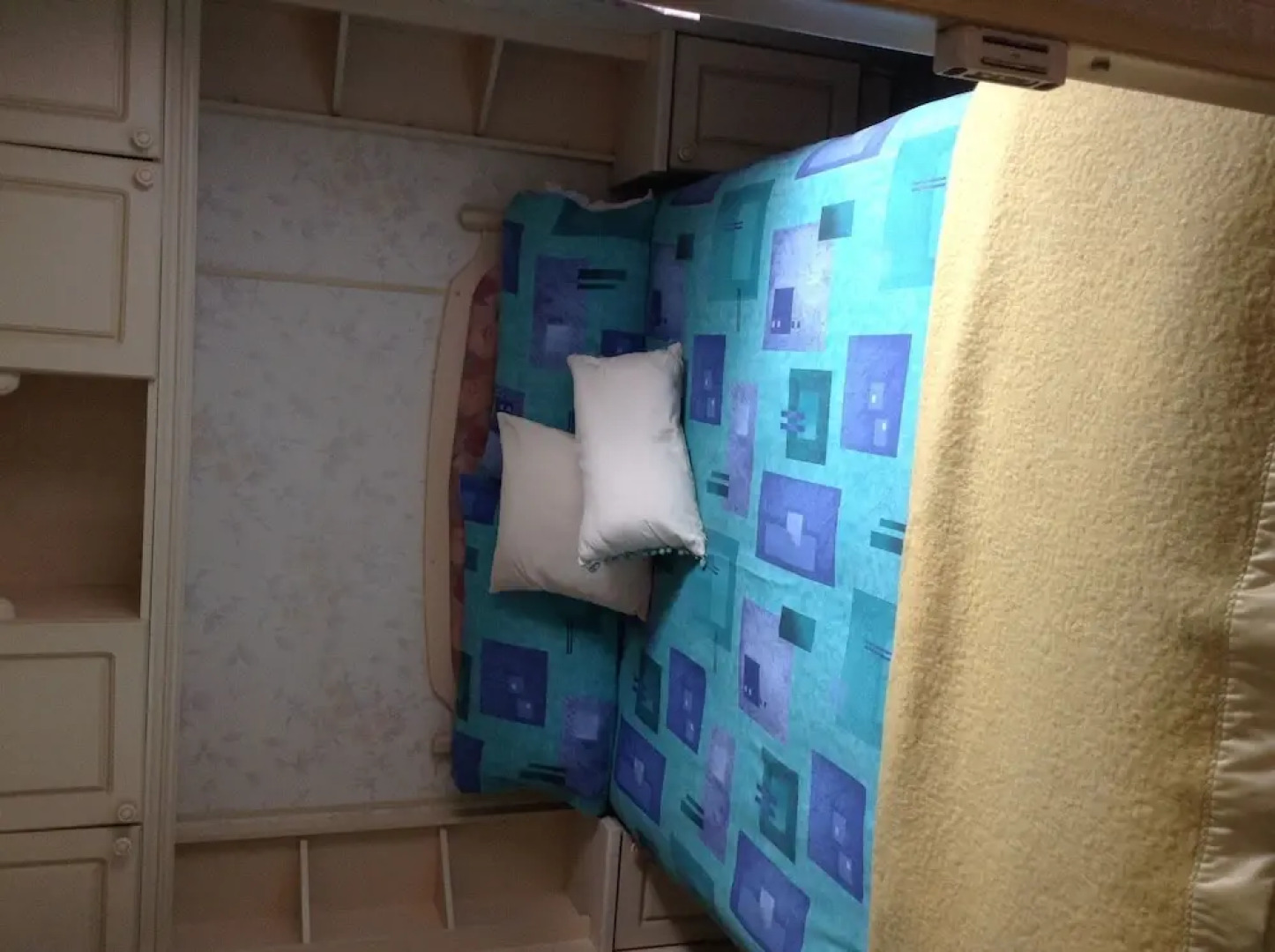 Ayres Rock Hostel & Campsite