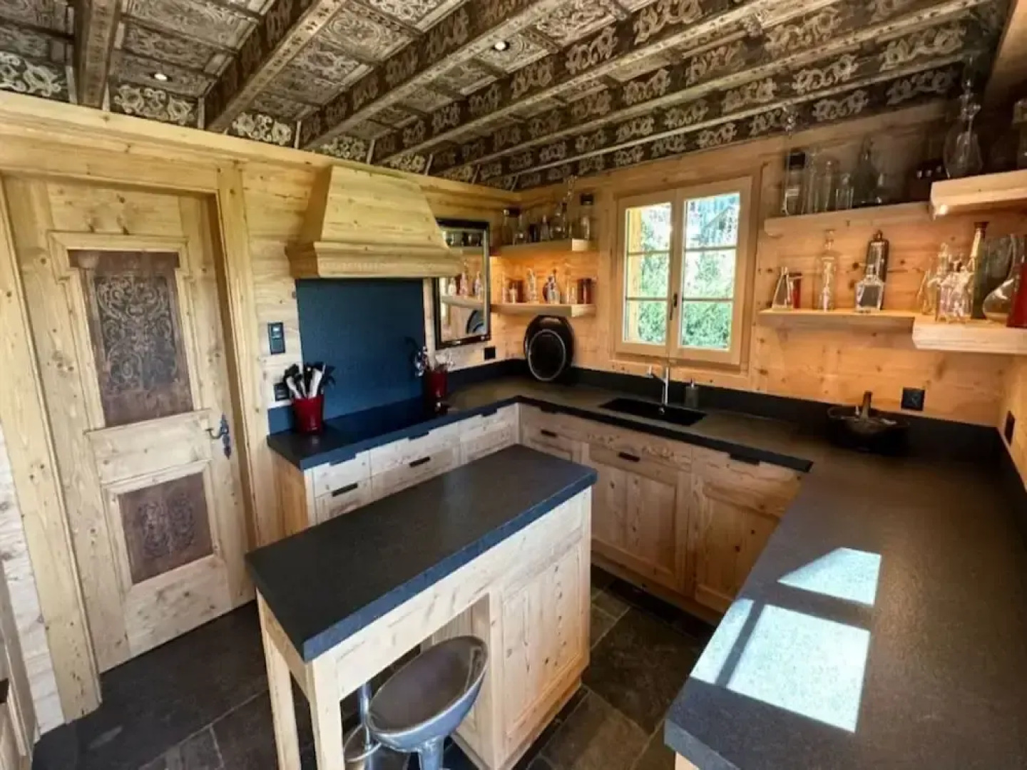 Cosy Chalet With Balcony/terrace