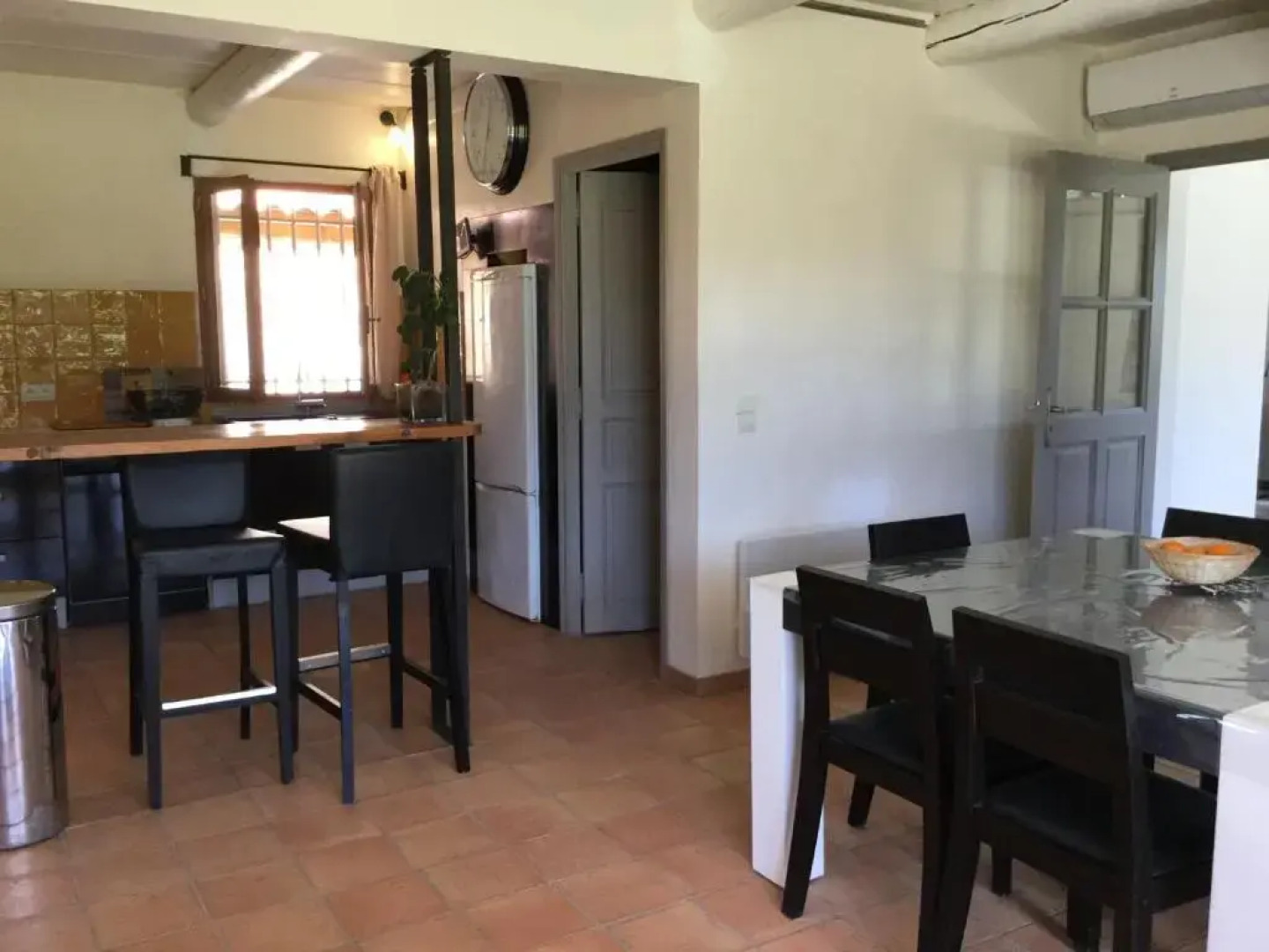 Maison Familiale Climatisée avec Piscine Privée Clôturée et Grand Jardin, située à Fontvieille au cœur des Alpilles, 8 personnes, LS1-256 FERRIERO