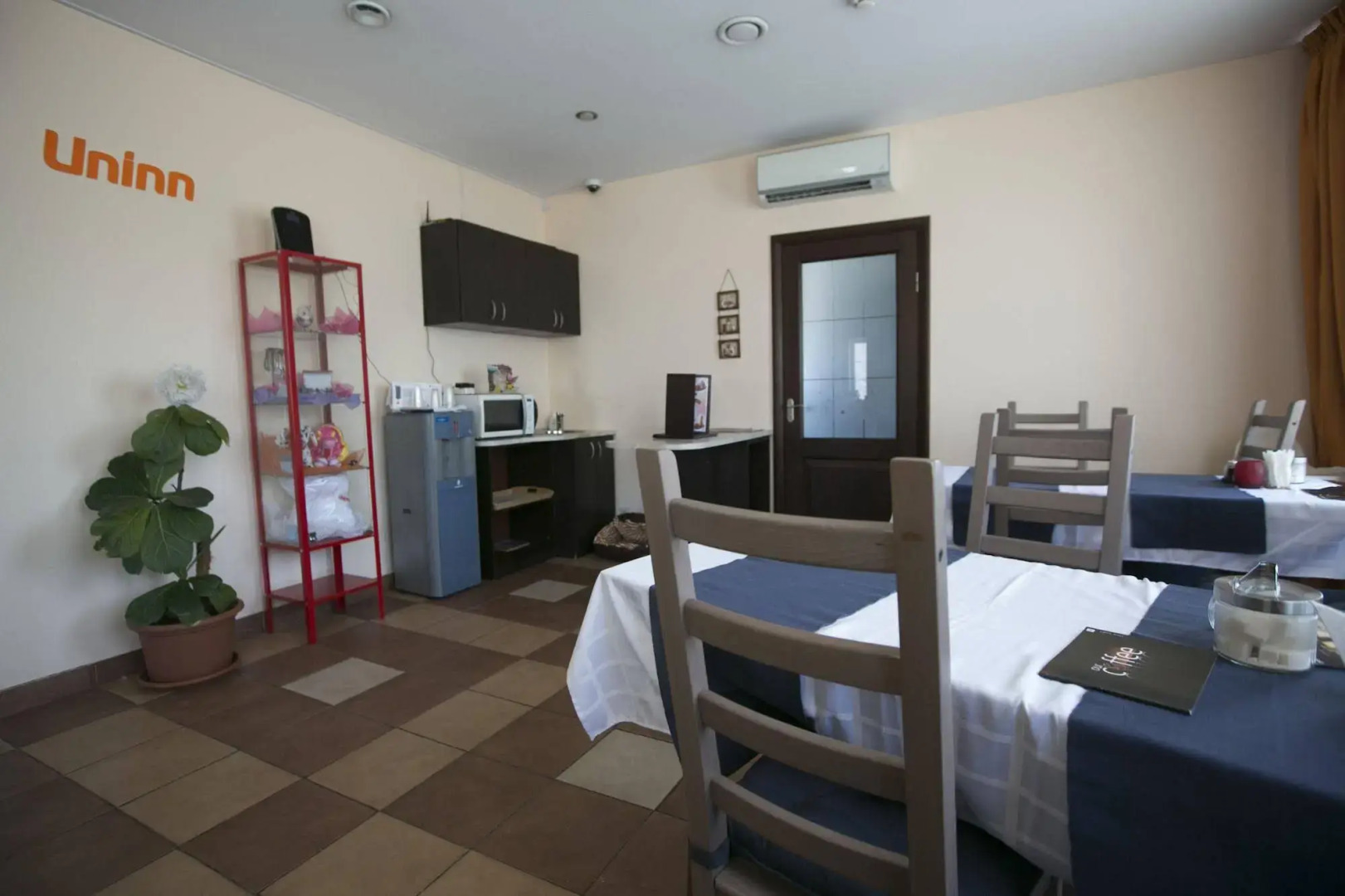 Антис Хаус Юнин