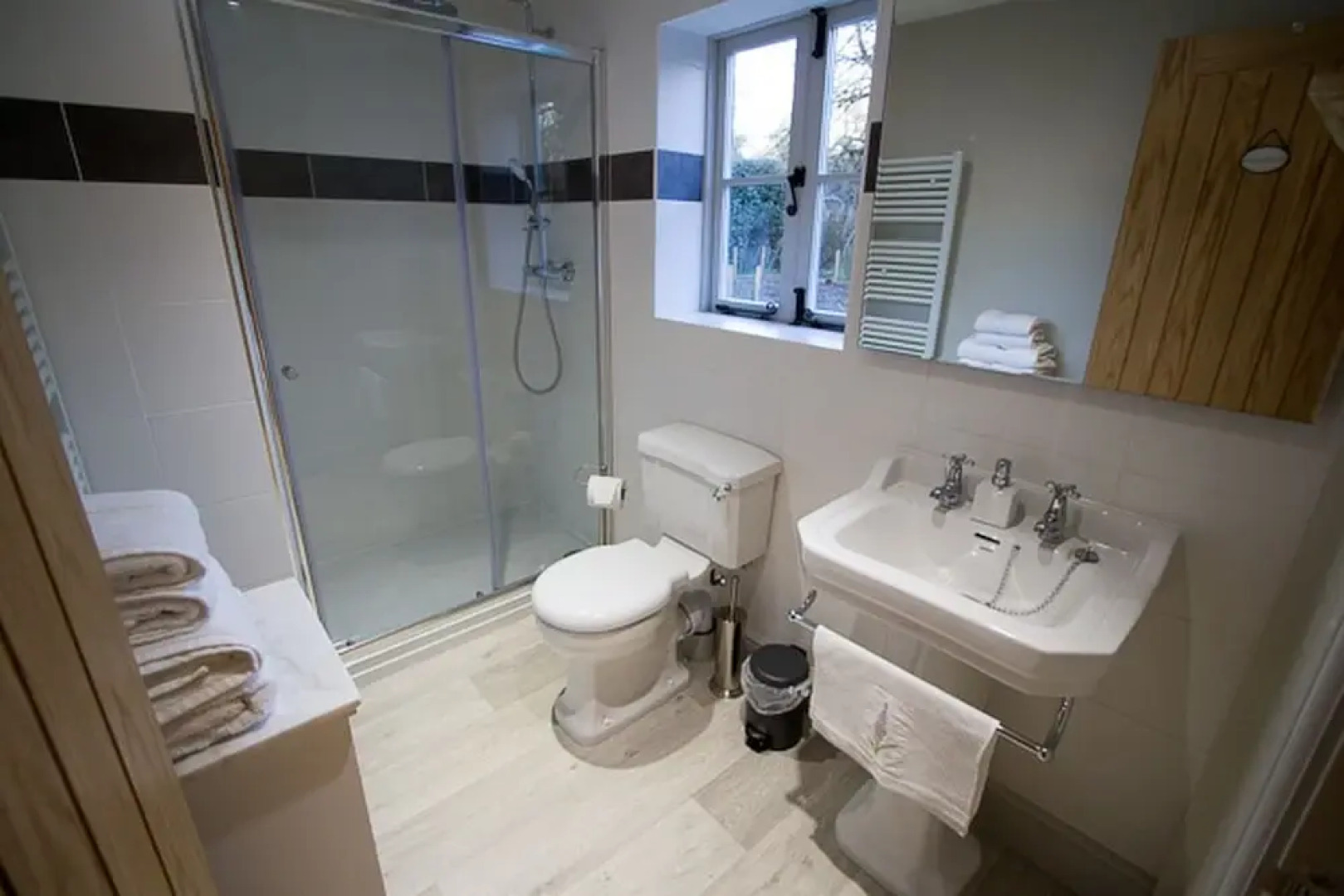 Whispering Cottages Bed and Breakfast