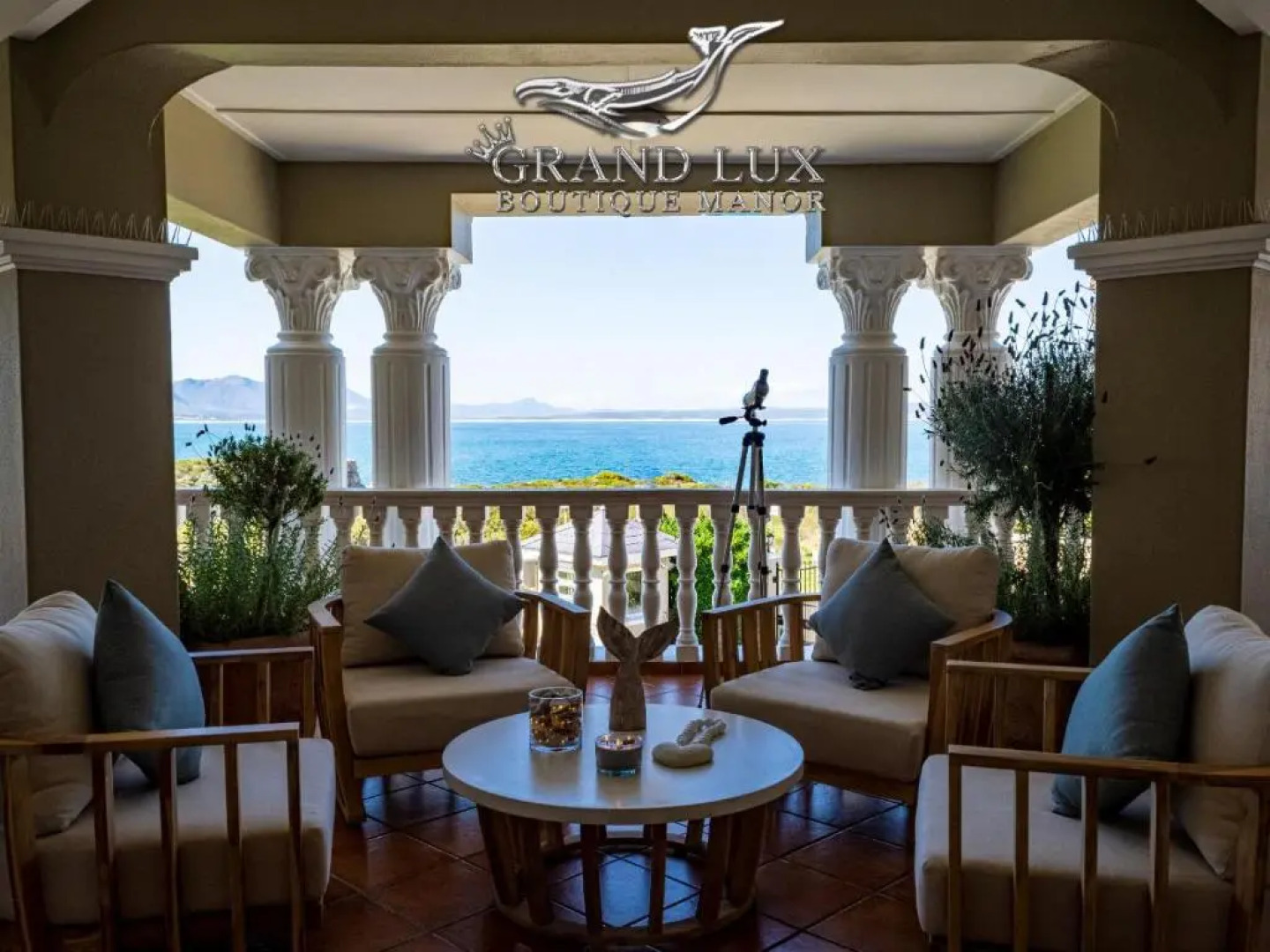 Grand Lux Boutique Manor