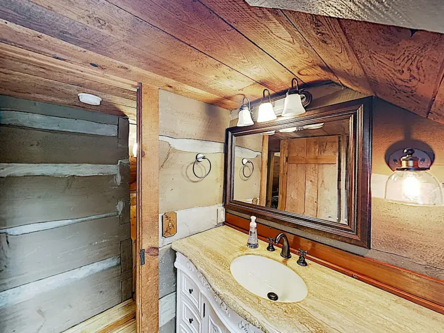 New Listing! Updated W/ Hot Tub On 2 Acres 1 Bedroom Cabin