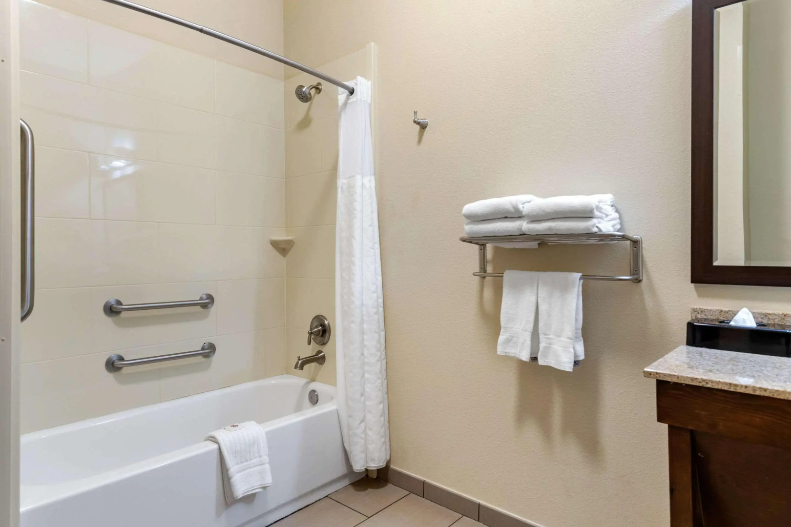 Comfort Inn & Suites Lakeside