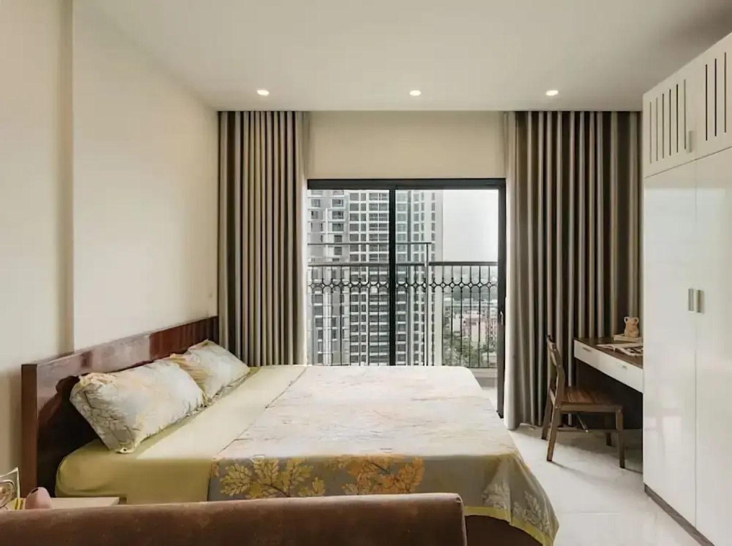 D El Dorado Westlake Luxury Apartments