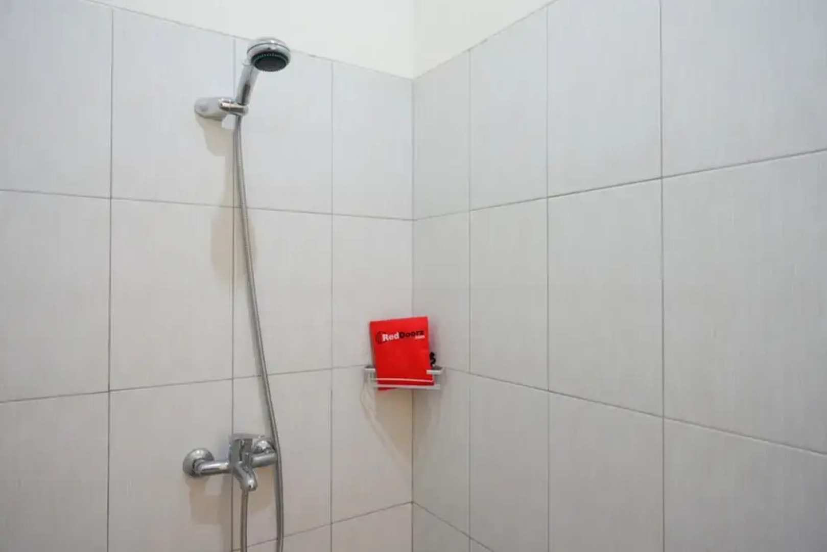 RedDoorz near Alun Alun Kudus 2