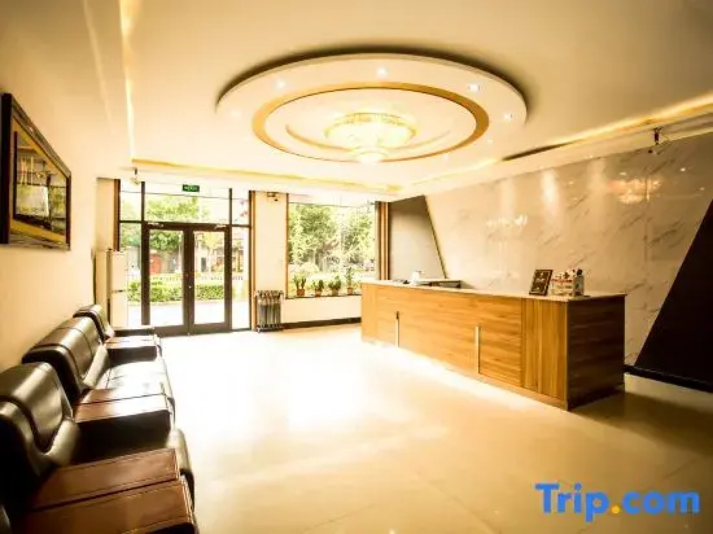 Yijia Business Hotel