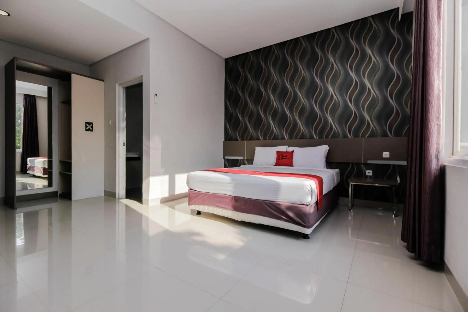 RedDoorz near Goa Sunyaragi