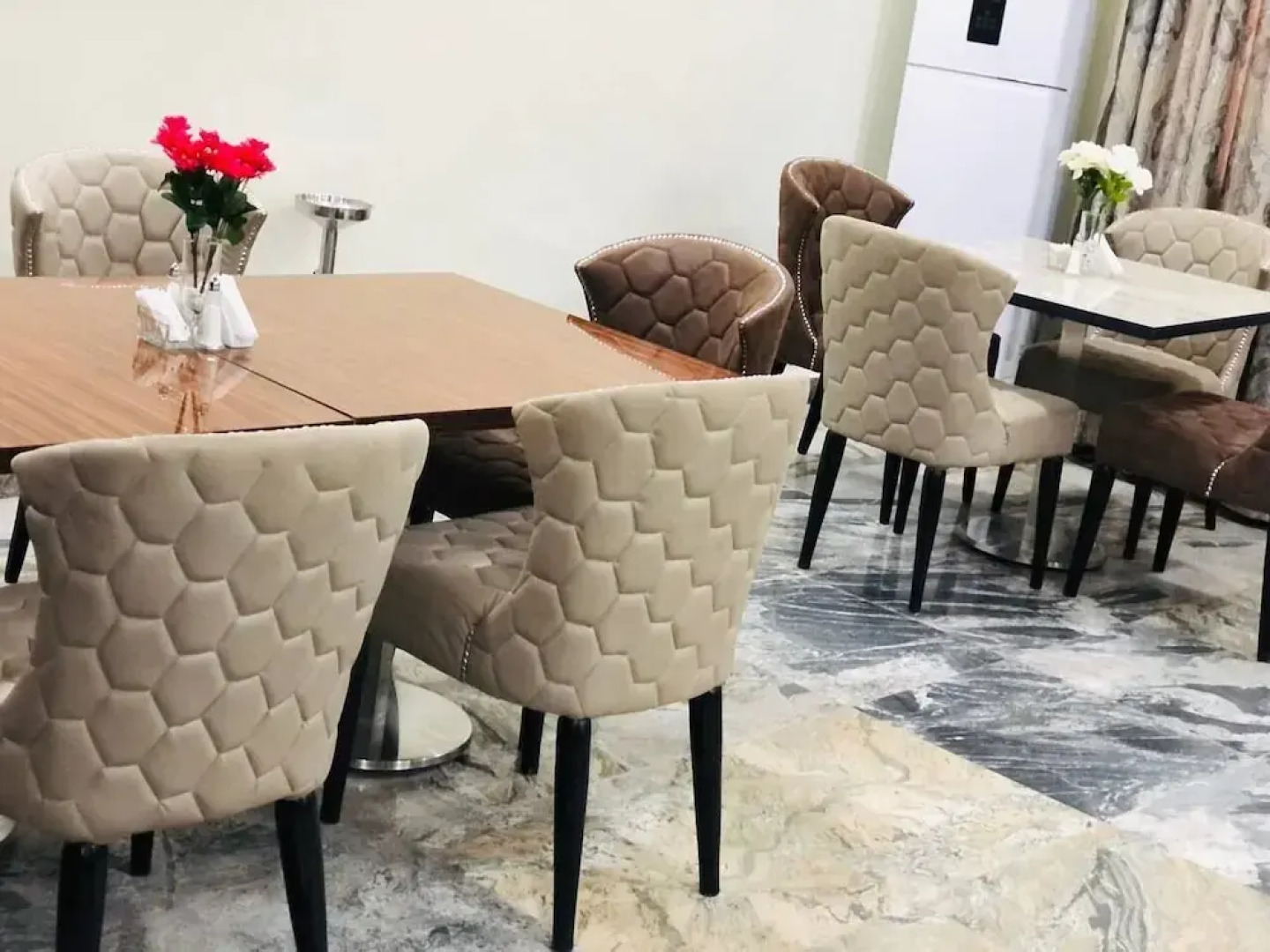 Deja Vu Hotel and Suites