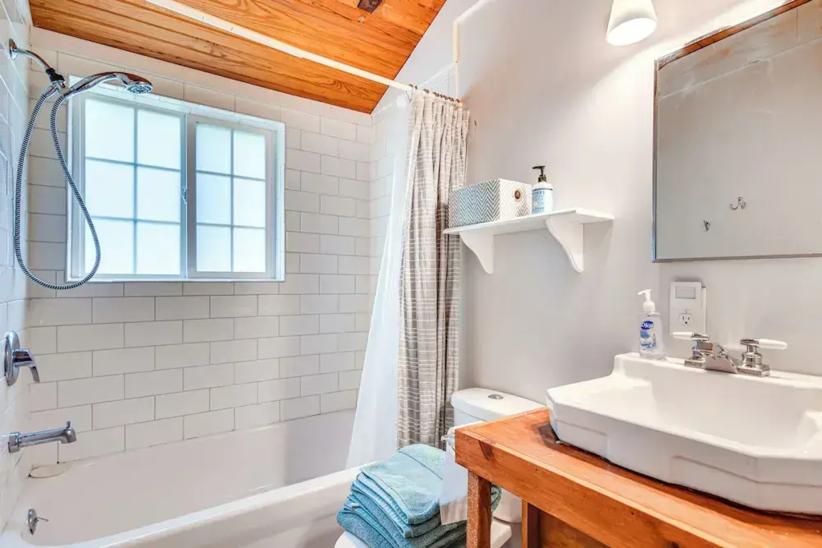 Cozy Cottage w/ Deck: Walk to Lake of the Ozarks!