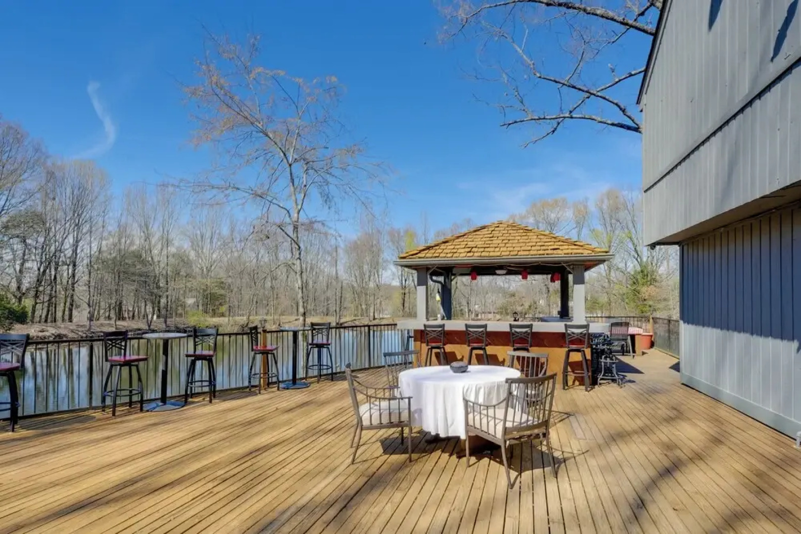 Stunning Southaven Estate: Pool & Spacious Deck!