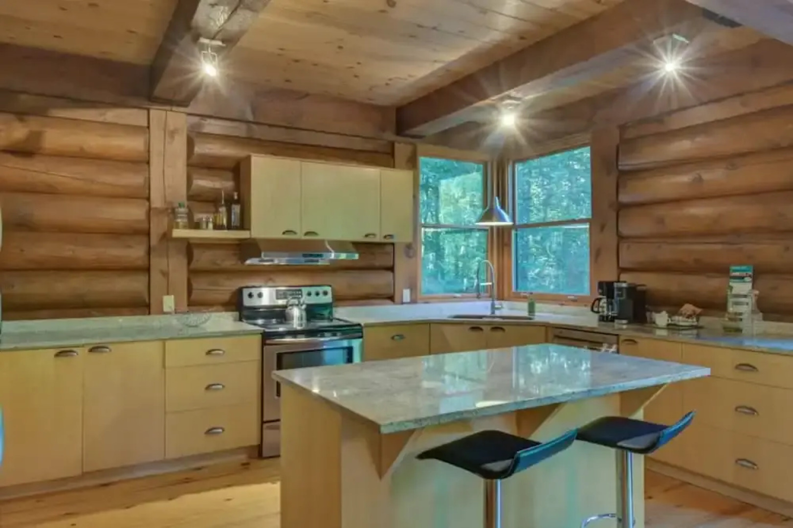 Spacious log Cottage Resort Access Citq 242255