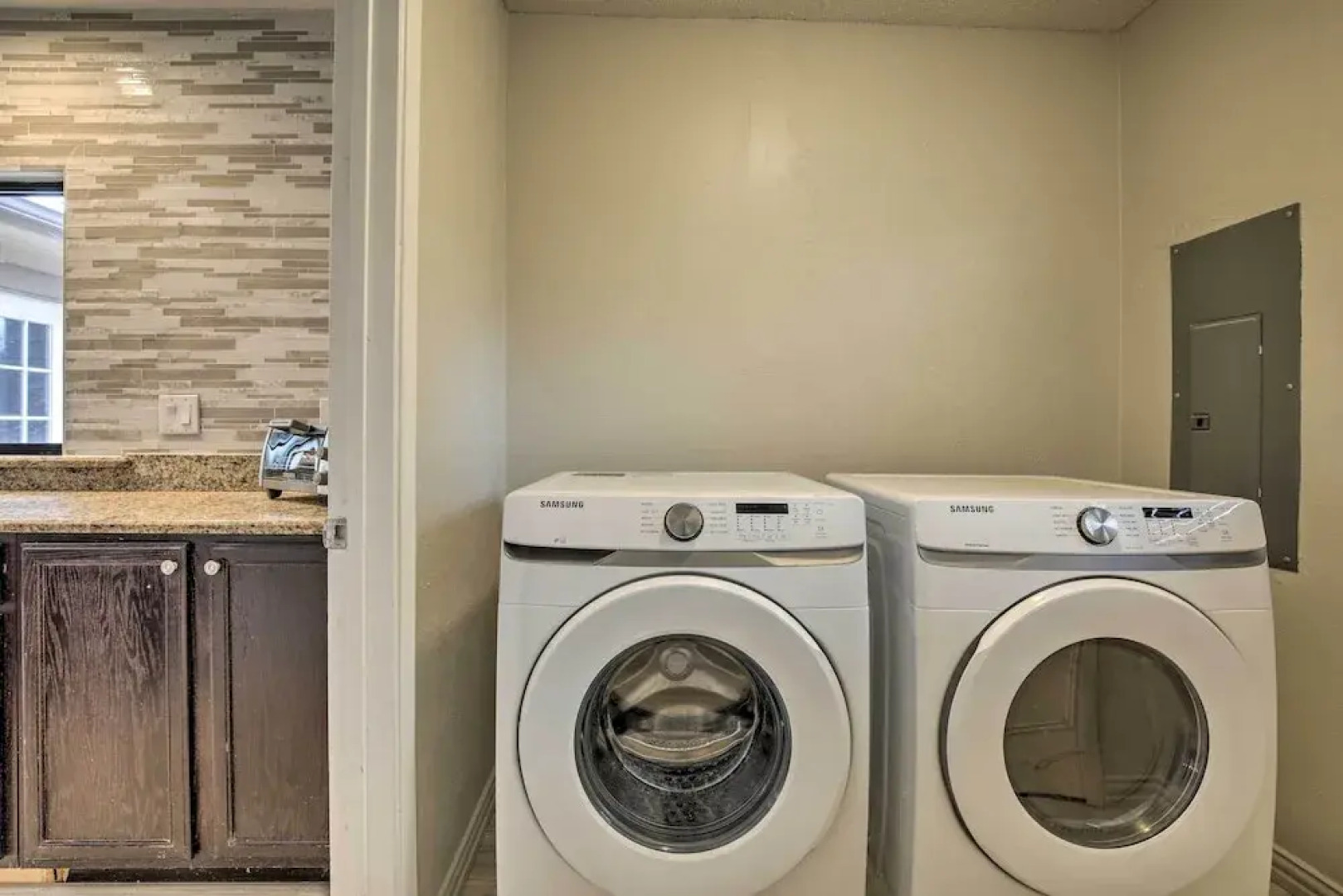 16 Mi to Lake Ray Hubbard: Garland Family Home