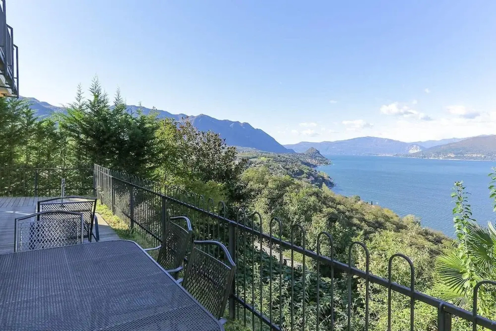 Contemporary 3 Bed Apartment With Lake Views, Wifi, Near Village