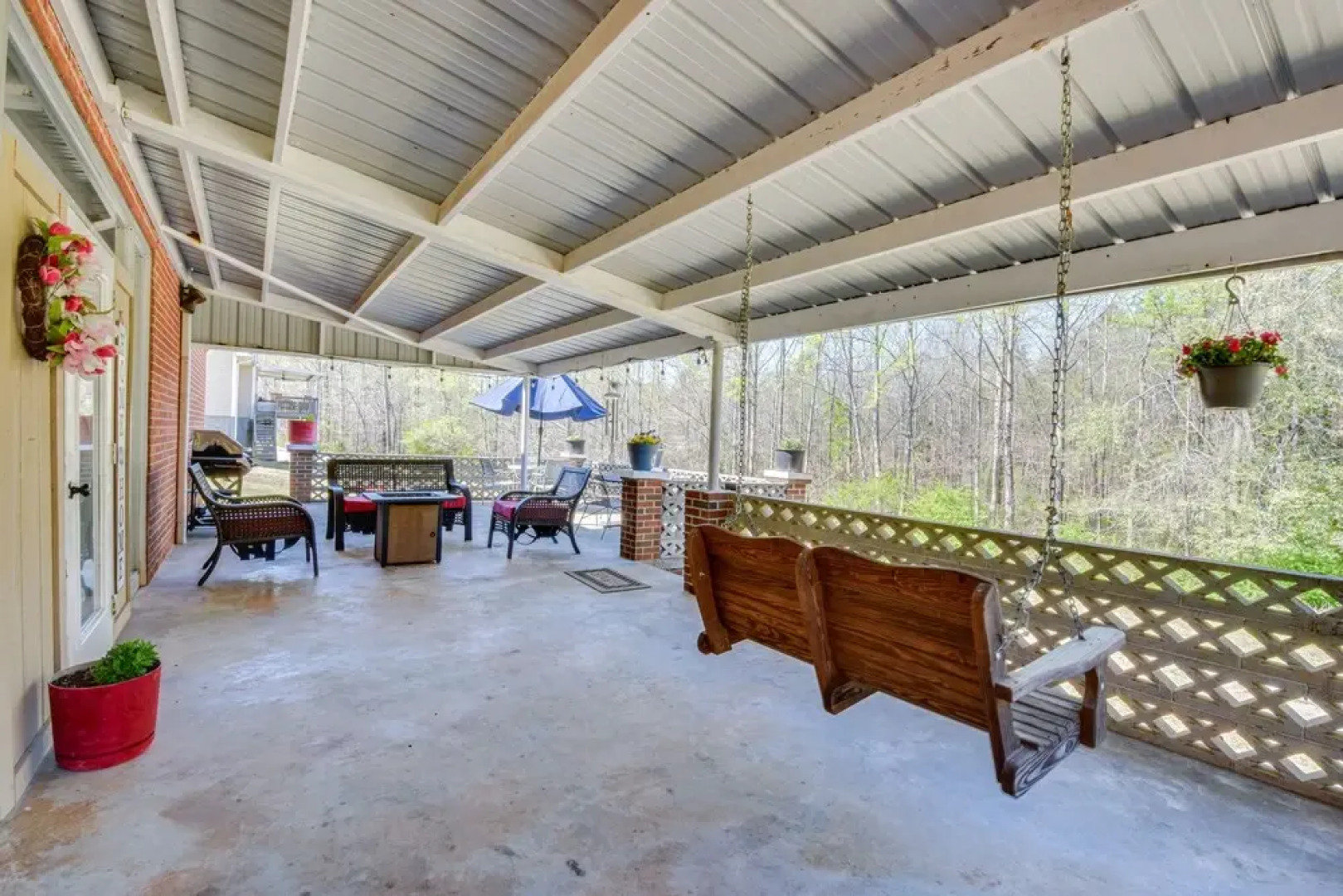 Seneca Abode w/ Furnished Deck < 10 Mi to Clemson!