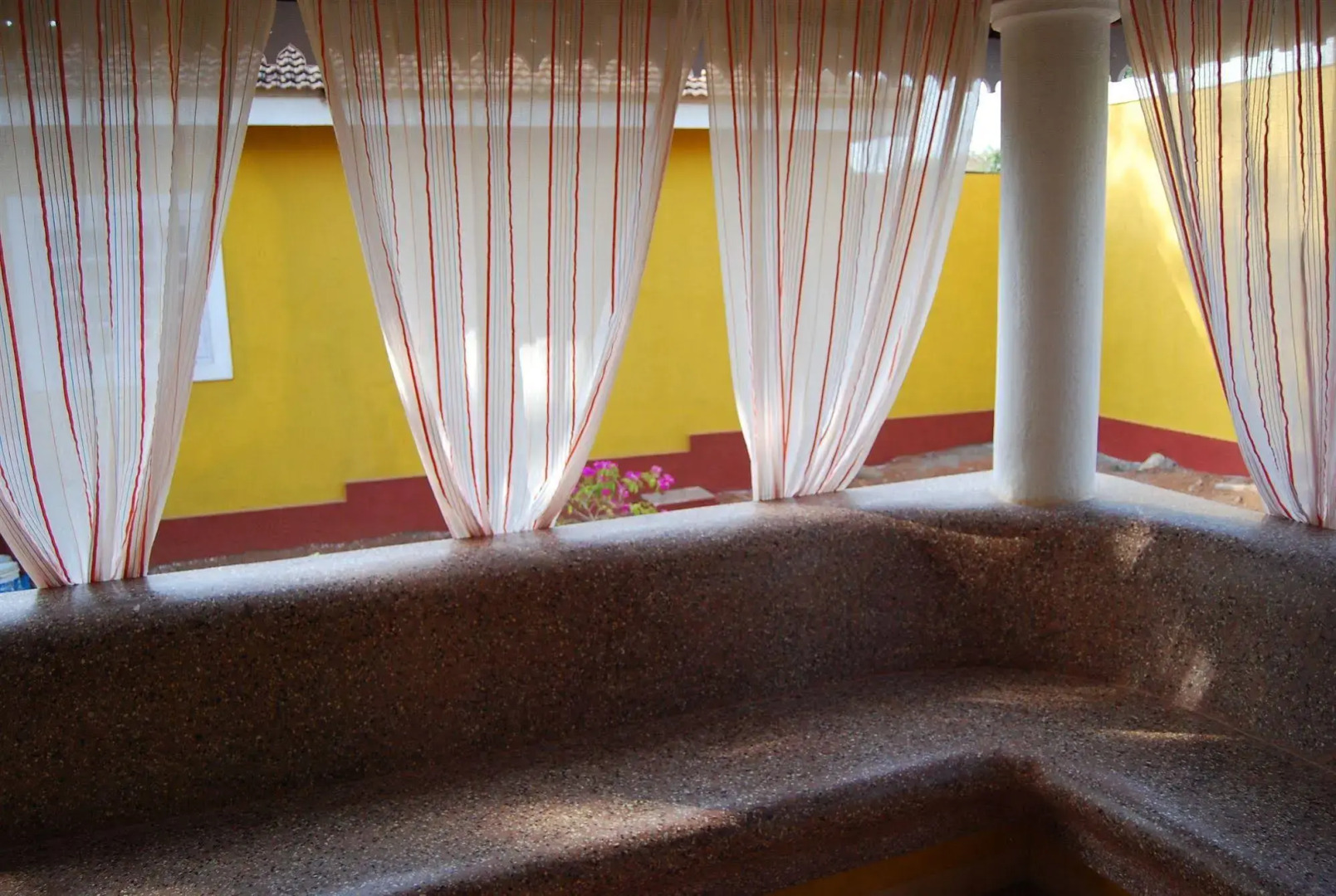 Granpa's Inn Hotel Bougainvillea