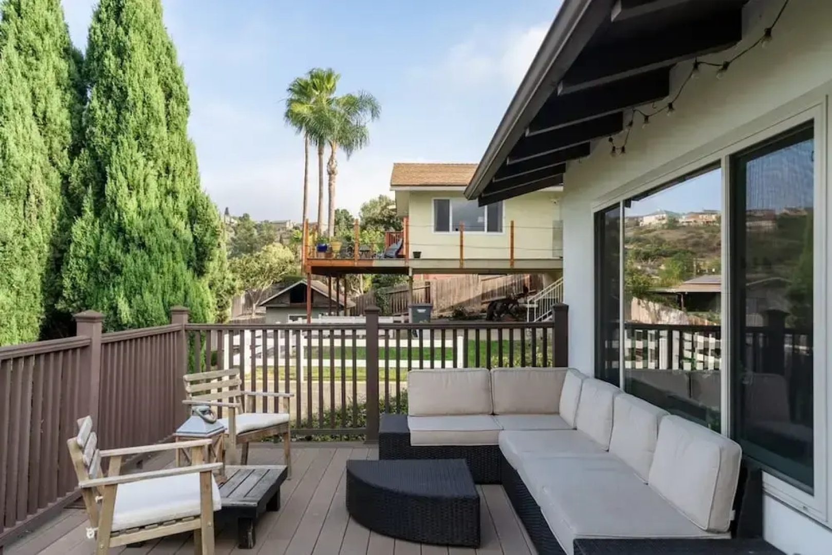 Spacious and Bright 5-bedroom Oasis Pool and Yard