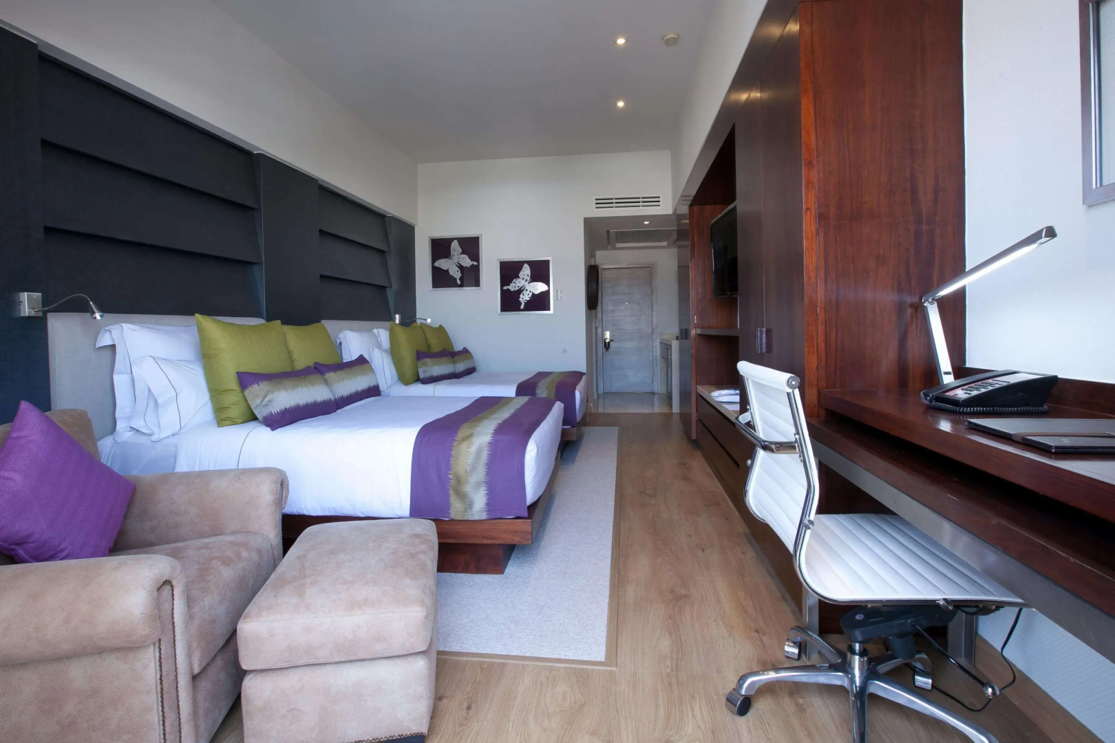 HS HOTSSON Hotel Leon