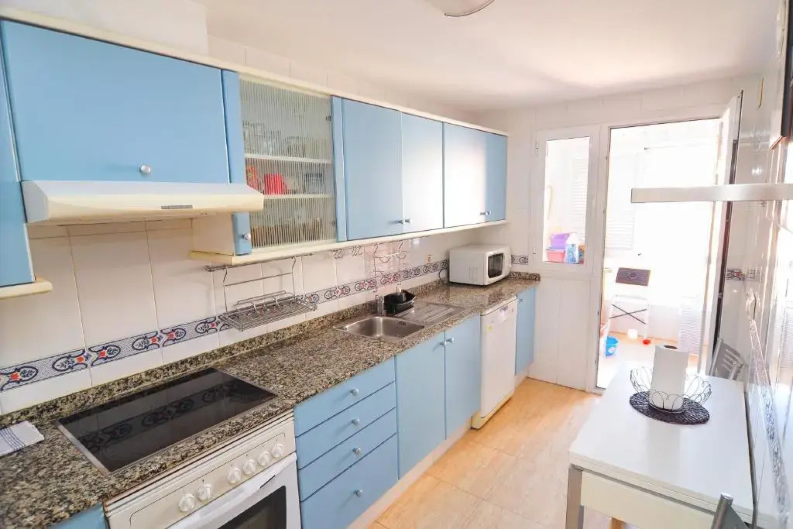 Apartamento de 4 dormitorios muy céntrico en San Juan Pueblo a tan sólo 2,5 km de la playa de San Juan y Muchavista