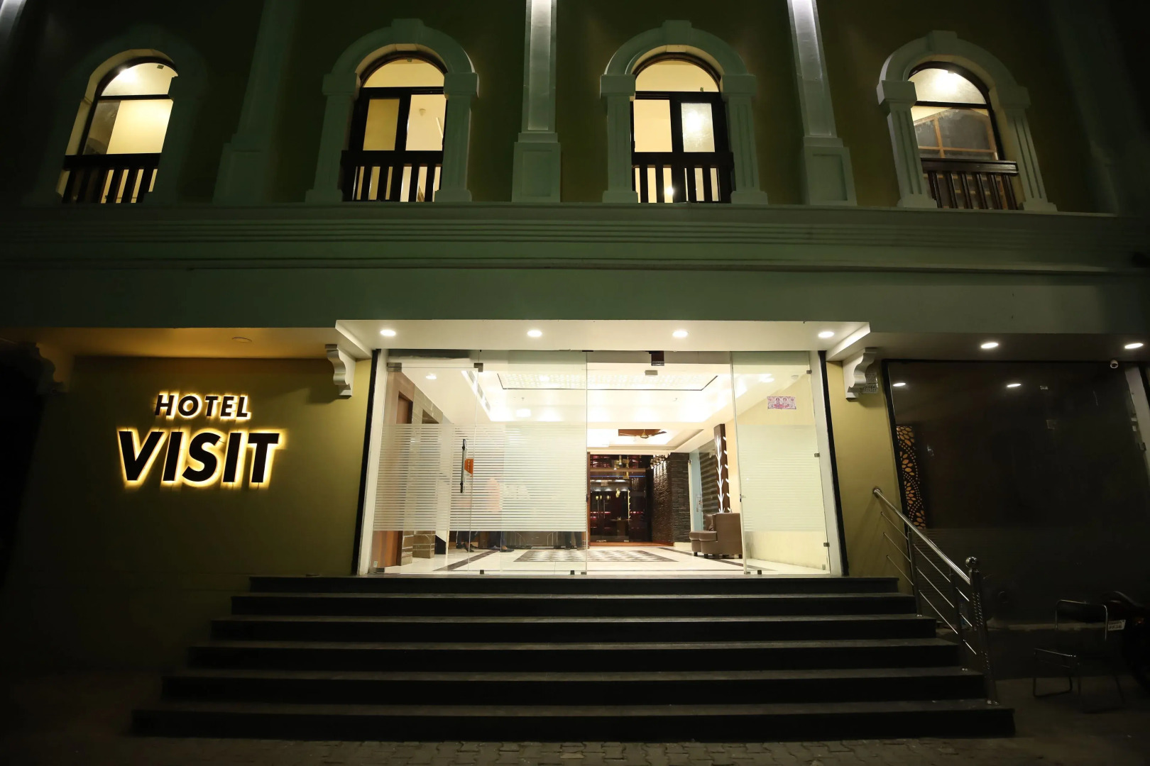 Visit Hotel & Restaurant