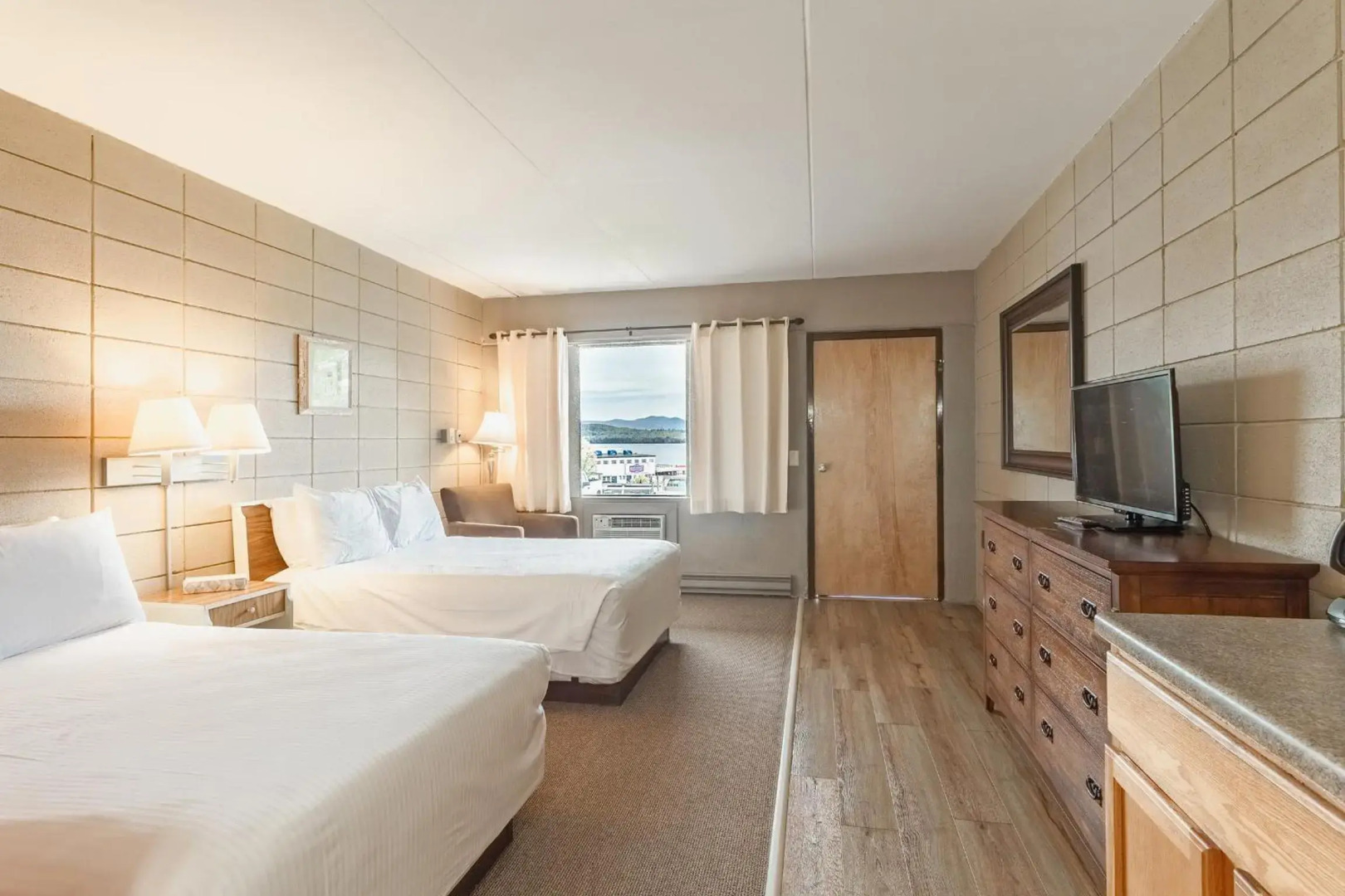 Half Moon Motel & Cottages