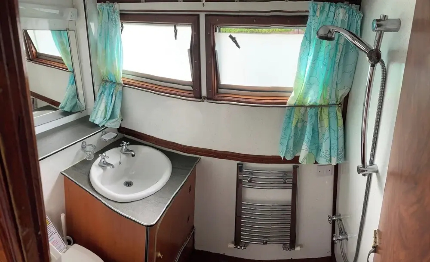 Stone - Boat - Sleeps 8 - Pet Friendly-85ws