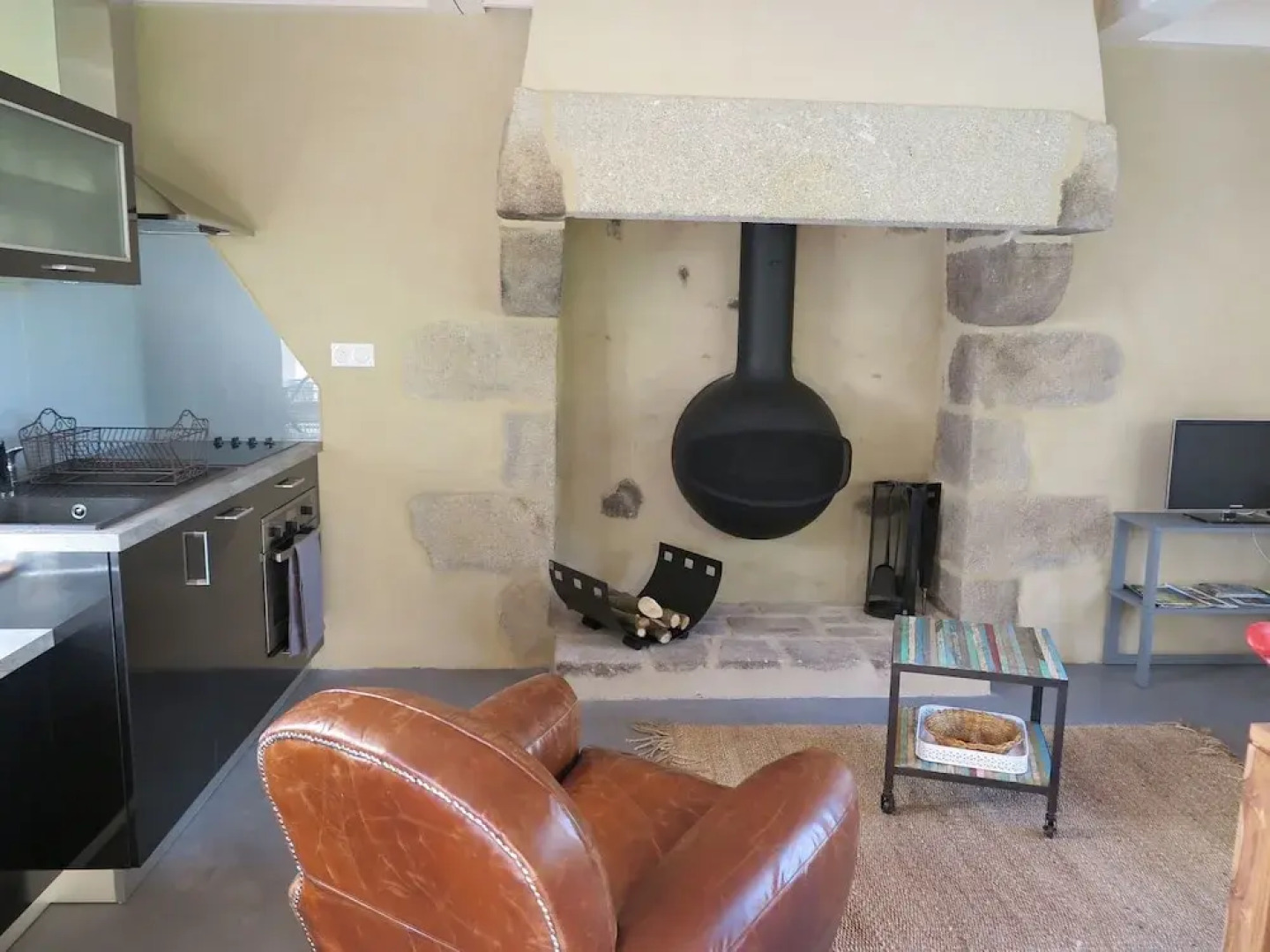 Pretty Cottage in La Chapelle-neuve Brittany With Jacuzzi