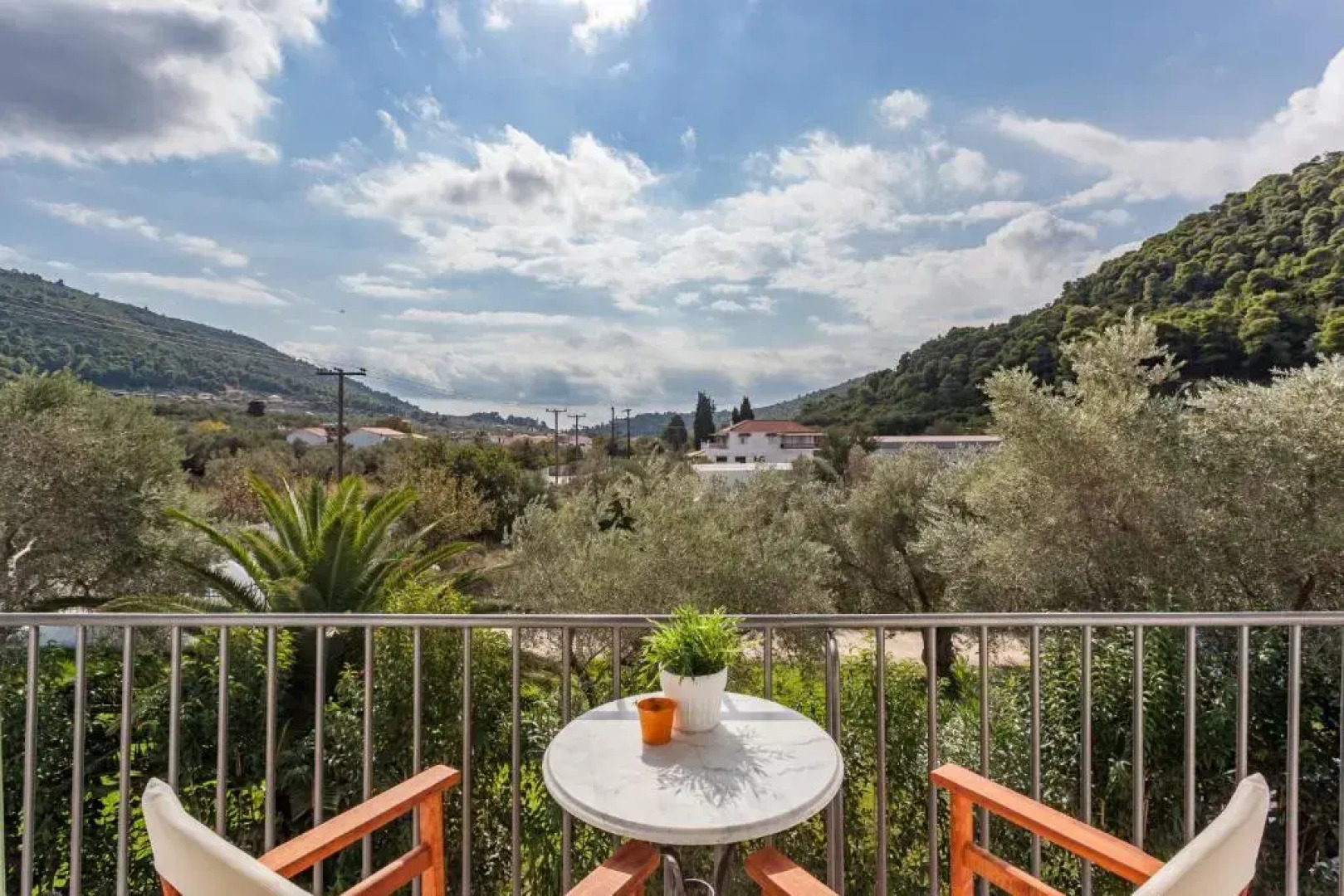 Smaragdi Rooms and Studios