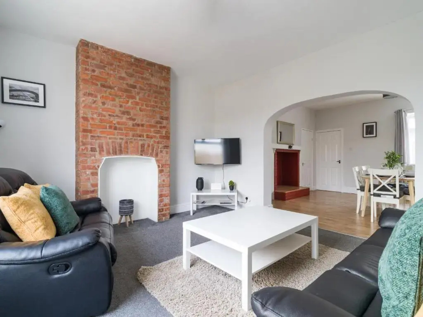 East House-sleeps 5-pet Friendly-garden - Parking