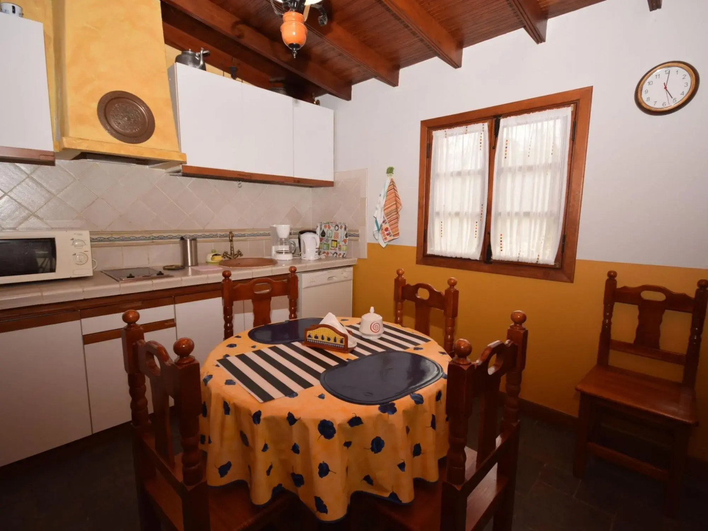 Cozy Cottage in Orotava with Swimming Pool