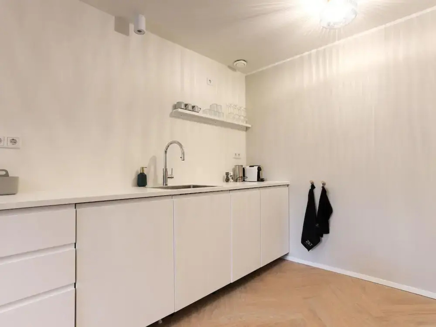 Pleasant Holiday Home in Vrouwenpolder With Garden