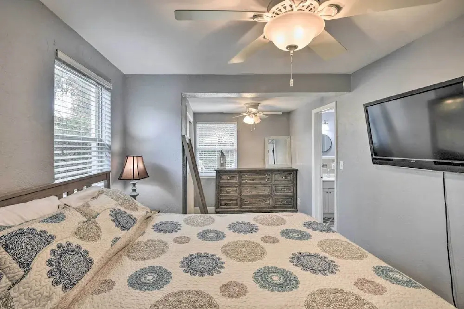 Ormond Beach Home w/ Screened Porch, Walk to Shore