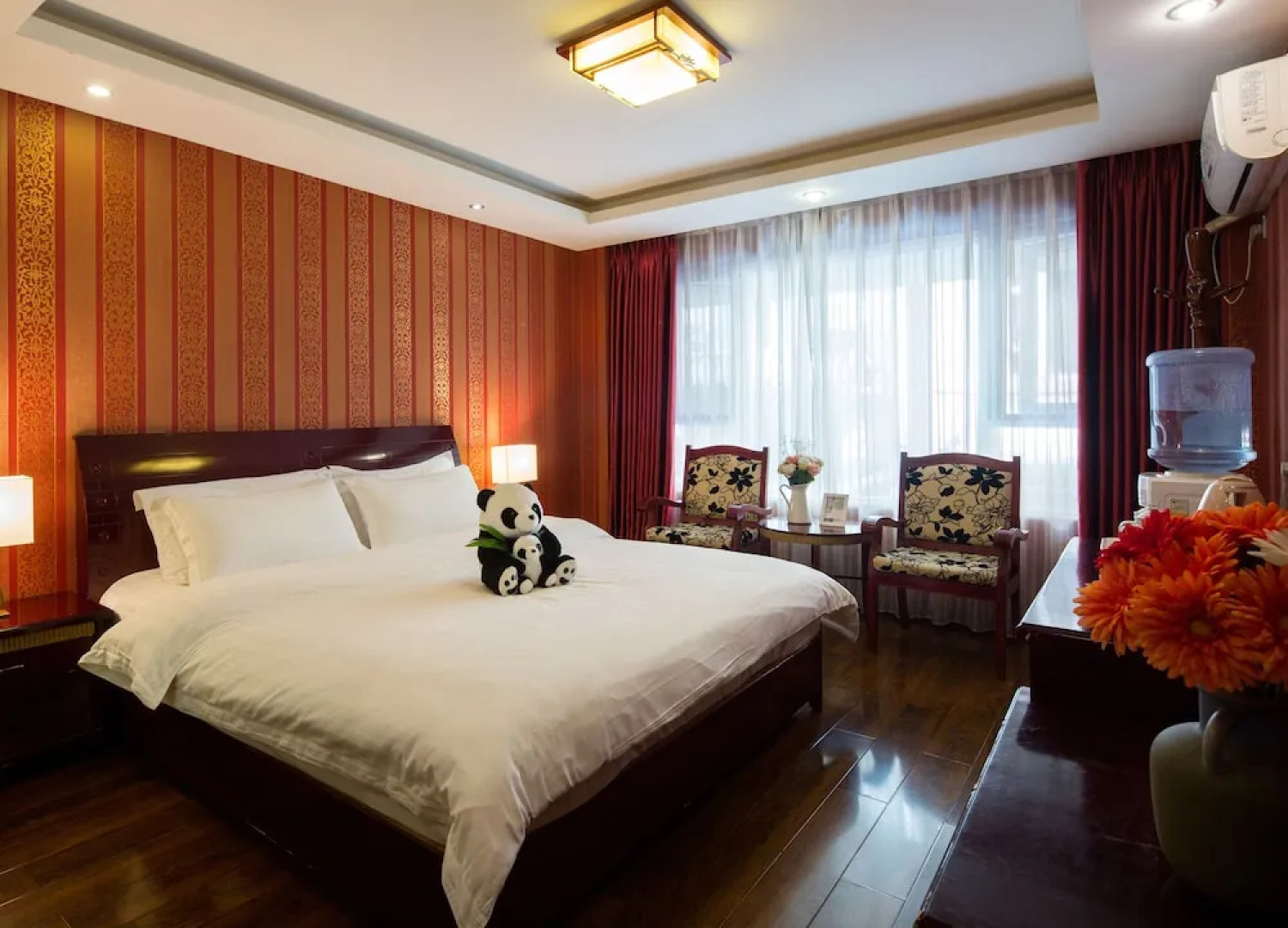 Mount Emei Moon Bay Hotel