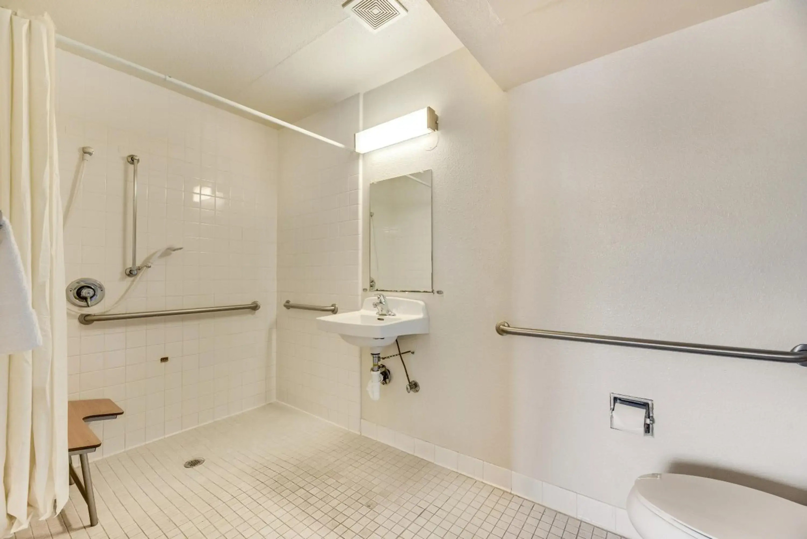 Econo Lodge Stockton near I-5 Fairgrounds