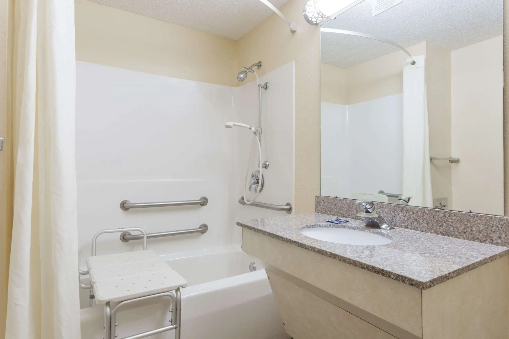 Super 8 by Wyndham Piedmont Greenville Area