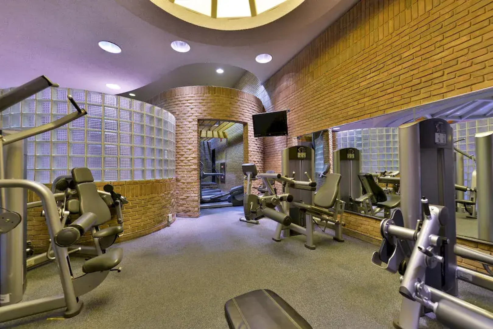 Edward Hotel & Convention Center