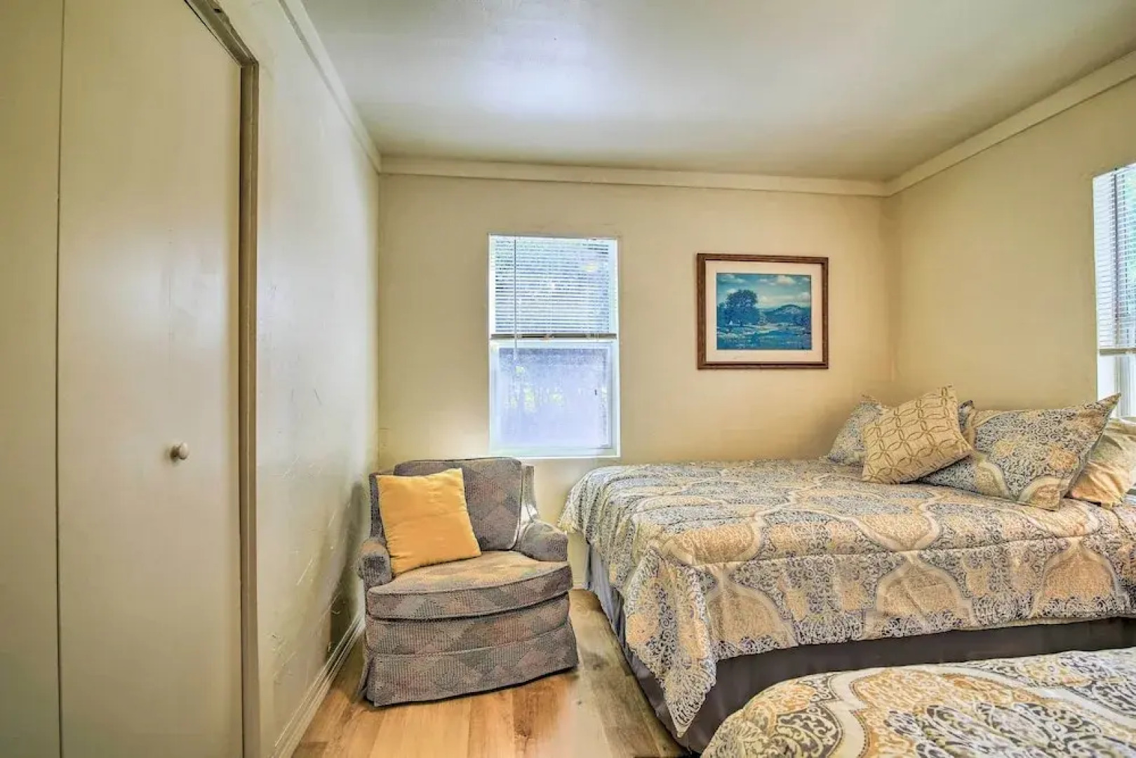 Utopia Family Home, 2 Blocks to Utopia Park!