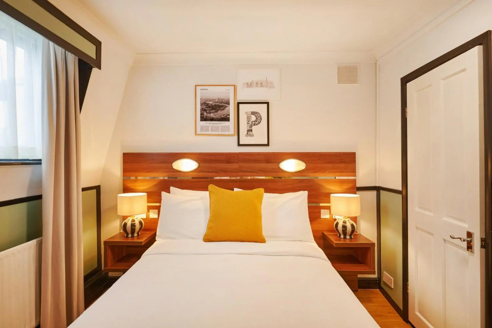 Huttons Hotel, Victoria London