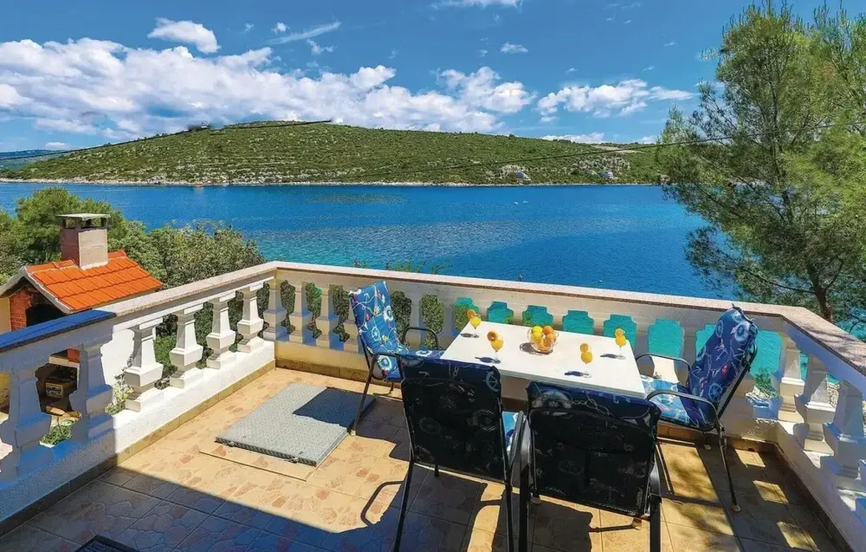 Beautiful Home in Drvenik Veliki With Wifi and 4 Bedrooms