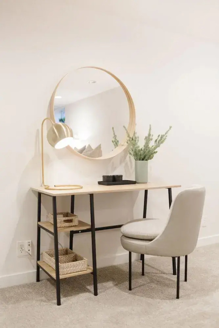 The Ballard Socialite