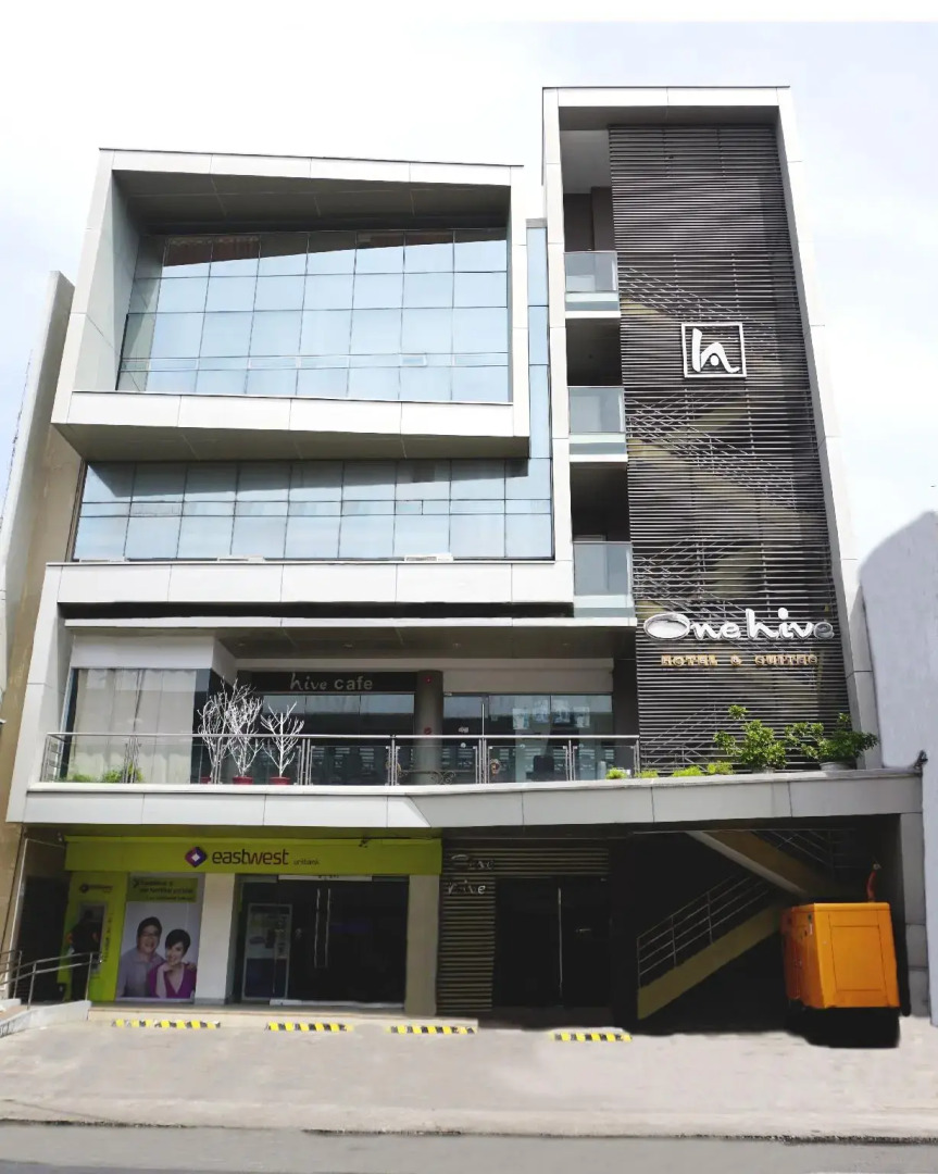 One Hive Hotel and Suites