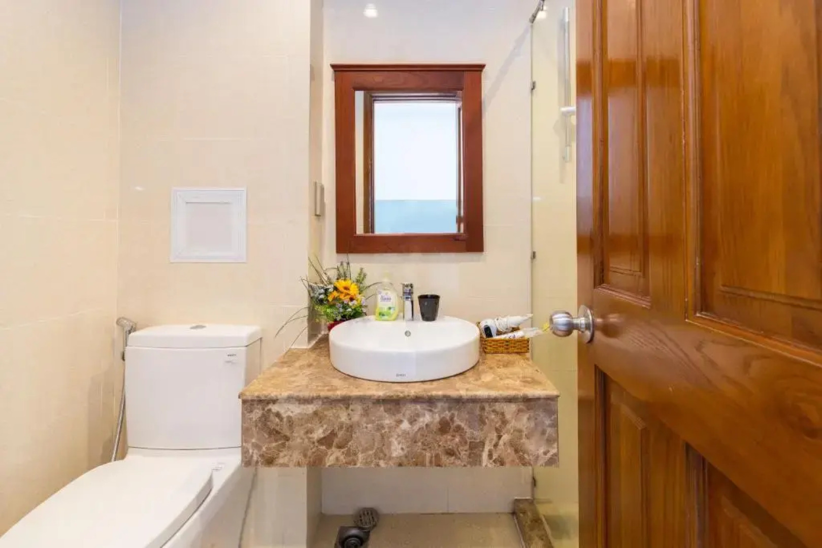 Sky Center Near Airport