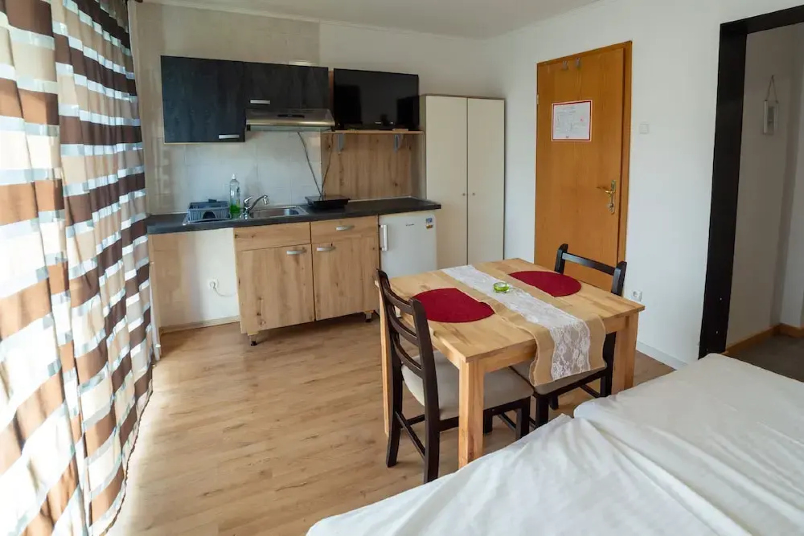 Apartmaji bungalovi i sotorisce Silva