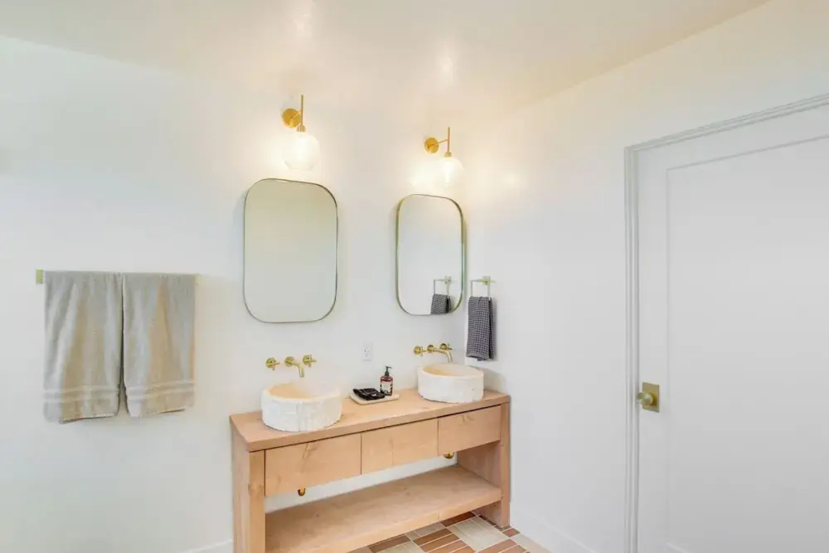 Luxe Retreat w/ Theater Room: Walk to Bear Lake!