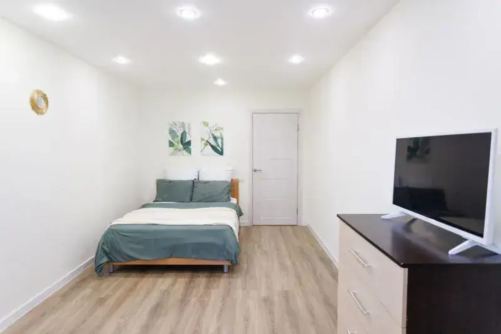 Апартаменты Версаль Апартментс на бульваре Олега Волкова, д. 3