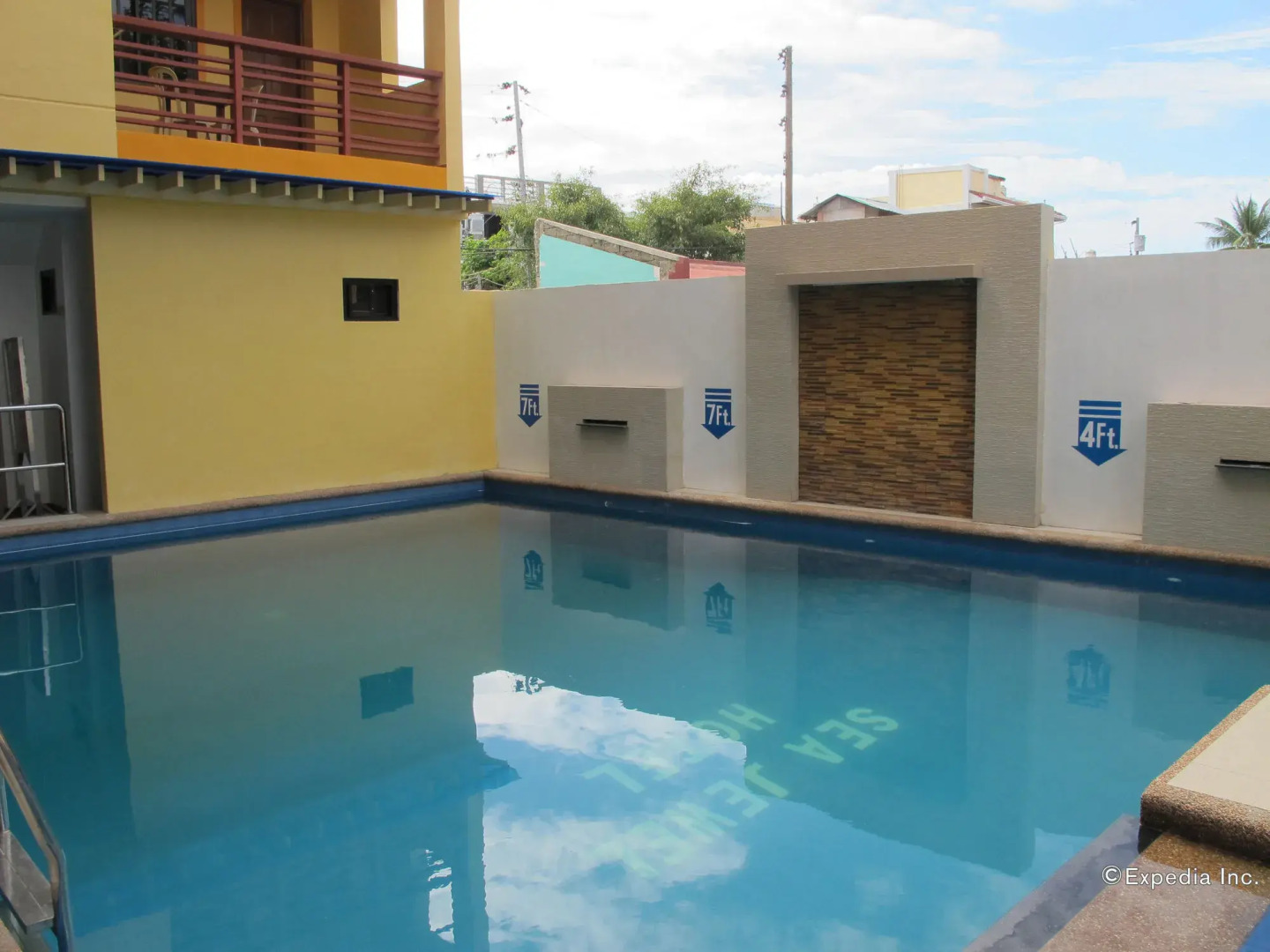 Sea Jewel Beach Resort Puerto Galera