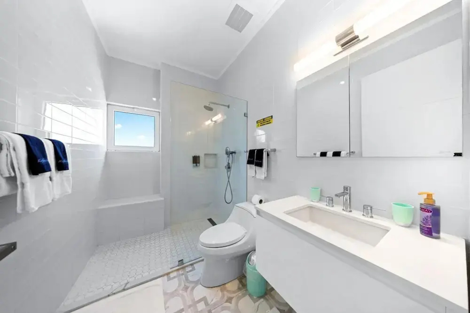 The Cove 106 in Palm Beach Aruba - Prime Location - Free Parking