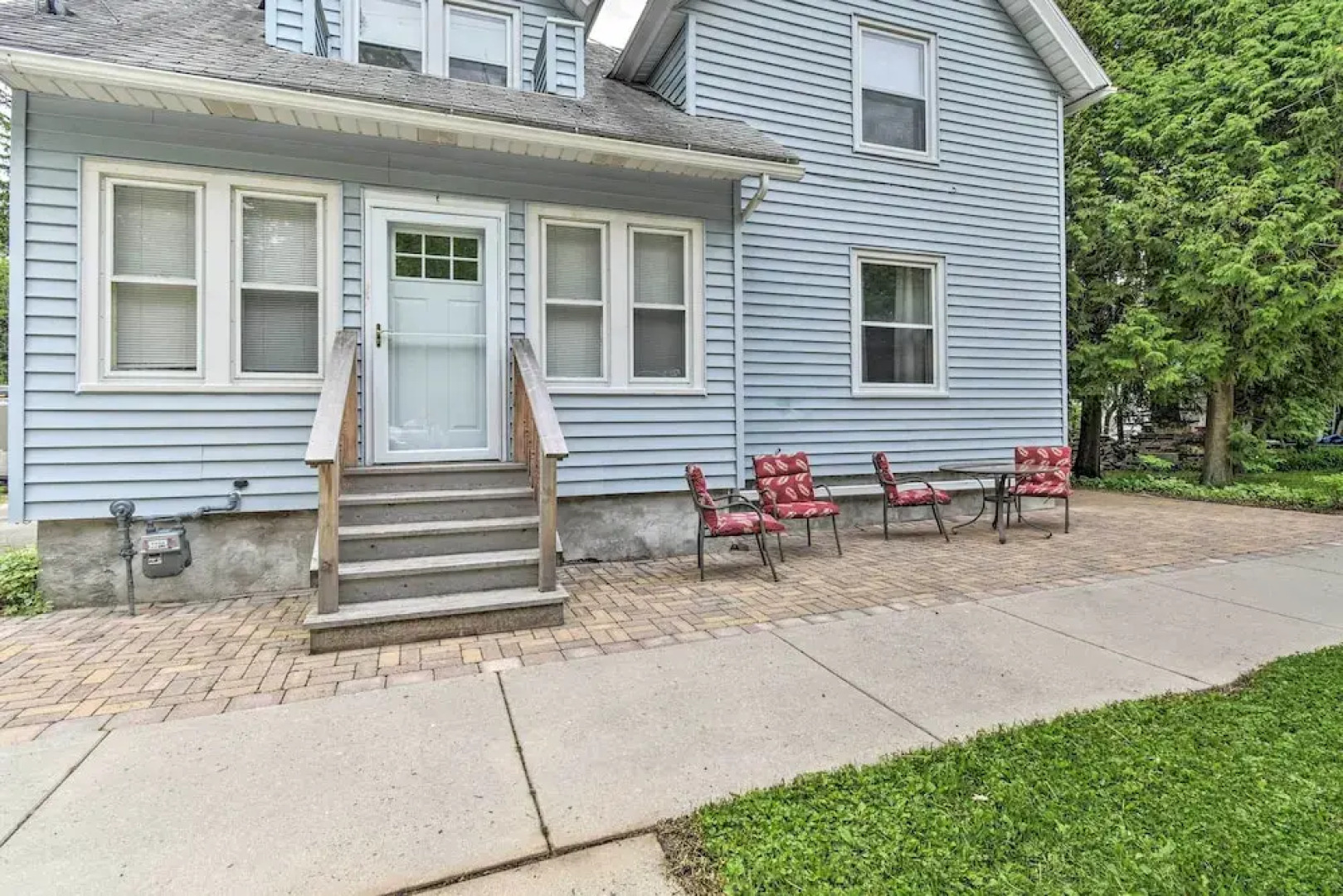 Walkable Lake Elkhart Apt: Dine, Shop, Swim!